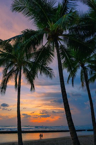 Lovers at Waikiki Beach, Honolulu, Hawaii van Henk Meijer Fotografie