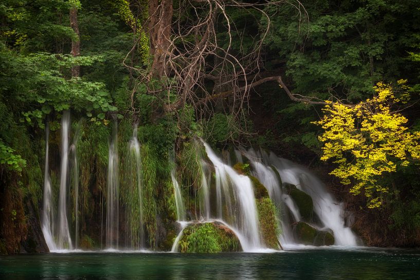 Waterval in Kroatië  van Van Renselaar Fotografie