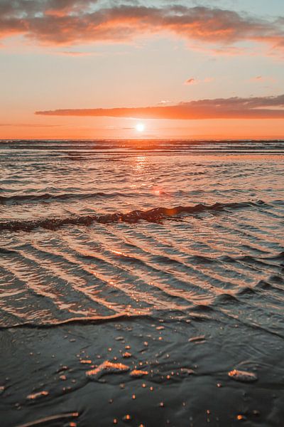 Zonsondergang aan de Noordzee van Kyra de Putter