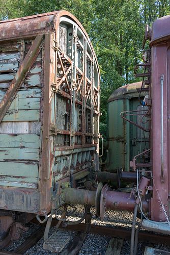 old rusted train at trainstation hombourg