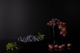 Still life blue berries and blue grapes by Gaby Hendriksz