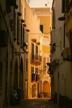 Avondzon aan het einde van de straat | Italie van Marika Huisman⎪reis- en natuurfotograaf