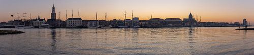 Panorama van Kampen gedurende zonsondergang met de IJssel