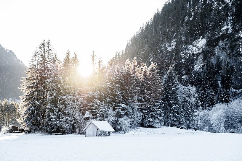 Hier kommt die Sonne - Winterlandschaft Ammergauer Alpen von Angelique van Esch