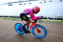 Alberto Bettiol parle de son vélo de contre-la-montre unique et de sa tenue pour le Tour de France 2 sur FreddyFinn