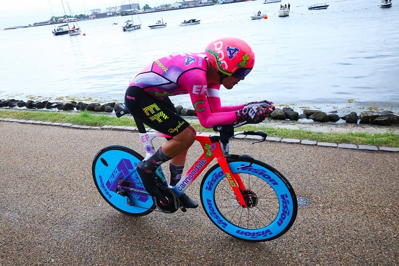 Alberto Bettiol über sein einzigartiges Zeitfahrrad und sein Outfit bei der Tour de France 2022 von FreddyFinn
