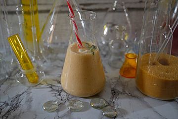 Papaya cocktail met yoghurt en wodka en sinaasappellikeur.