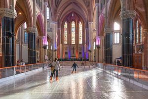 Skating rink in a Church sur Rinus Lasschuyt Fotografie