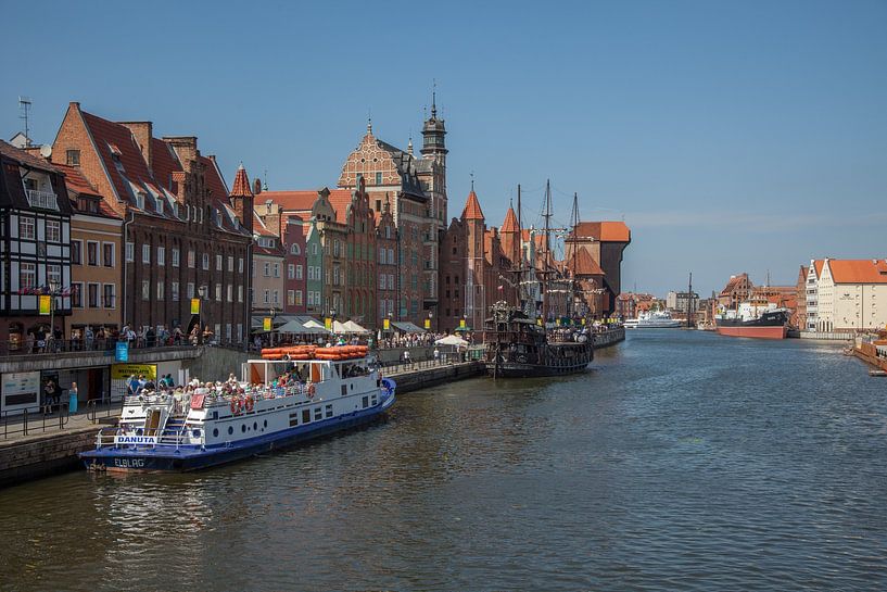 Kade in oude haven van Gdansk, Polen van Joost Adriaanse