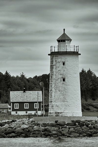 Høgsteinen lighthouse on Godøy, Norway by qtx