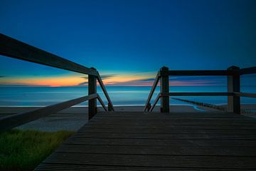 Zonsondergang vanaf een zandduin aan de Zeeuwse kust