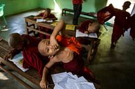BAGHAN, MYANMAR 12 DÉCEMBRE 2015 - Un jeune moine chinois en classe d'école dans un monastère bouddh par Wout Kok Aperçu