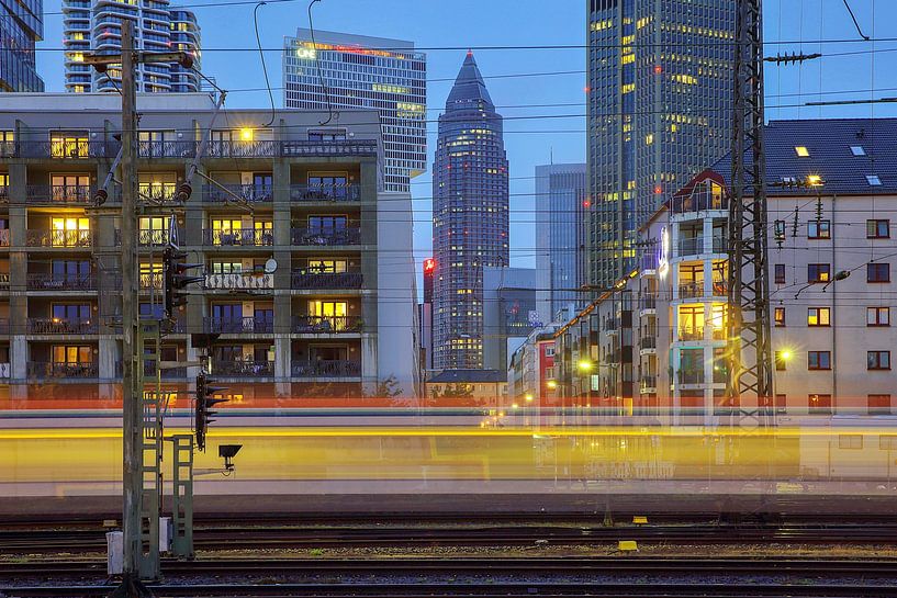 Frankfurt main station by Patrick Lohmüller