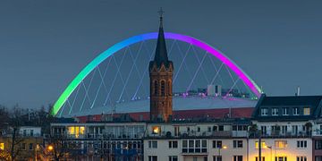 Cologne in the play of colours at dusk