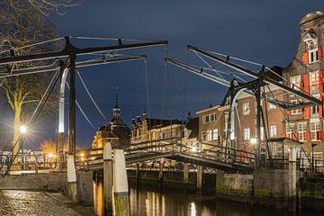 Damiatebrug in Dordrecht in de avond