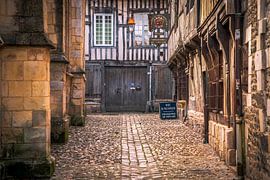 .... eine Gasse in Honfleur .... von Robert Van Der Linde