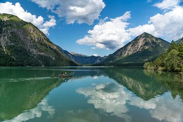 Het meer van Heiterwanger, Oostenrijk van Peter Schickert