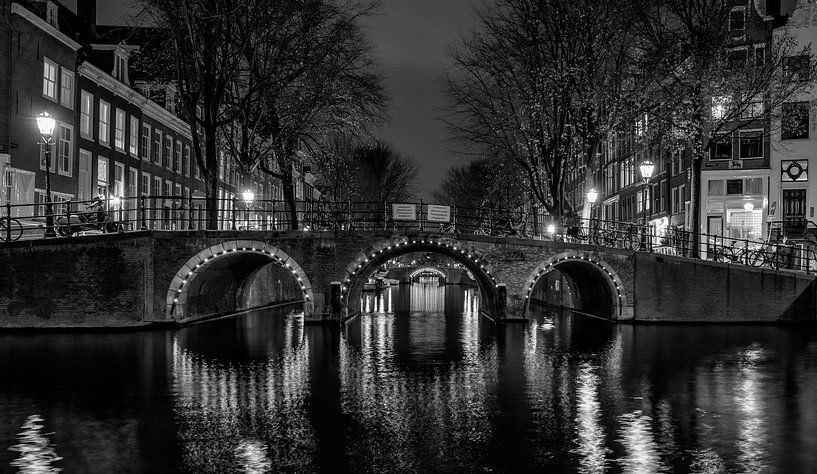 Brug over de Herengracht in Amsterdam van Foto Amsterdam/ Peter Bartelings