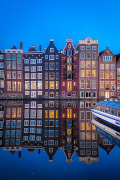 Damrak reflection with Pax canalboat van Gerard Koster Joenje (Vlieland, Amsterdam & Lelystad in beeld)