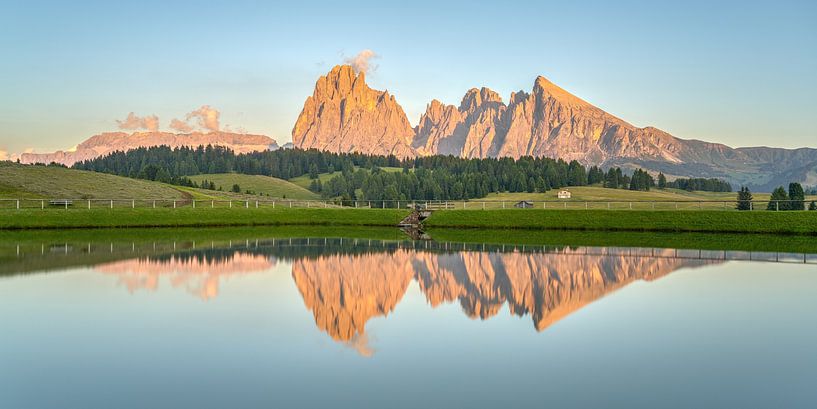 Alpenglühen auf der Seiser Alm Panorama von Michael Valjak