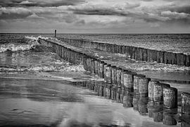 reflection of the groynes by anne droogsma