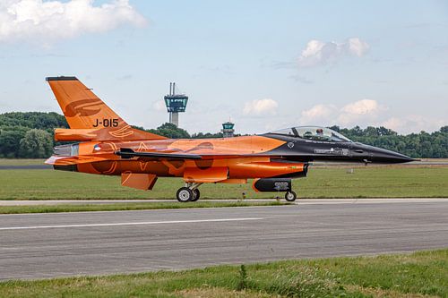 KLu F-16 Solo Display Team 2013 met de Orange Lion.