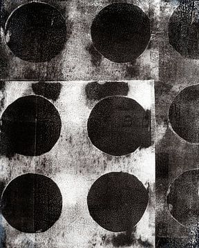 Abstract landschap met vormen in zwart-wit. van Dina Dankers