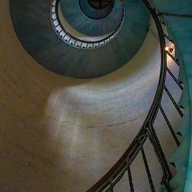 Wendeltreppe im Leuchtturm von Hvide Sande 2 von Anne Ponsen