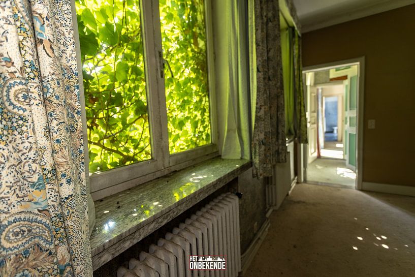 Langer Korridor zu den anderen Zimmern. von Het Onbekende
