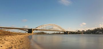 Waalbrug Nijmegen, panorama met mooi weer van Patrick Verhoef