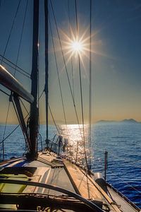 Segeln unter warmer Sonne