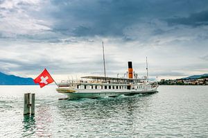 The steam ship La Suisse set sails from Montreux port (Switzerland), by the Leman lake. von Carlos Charlez
