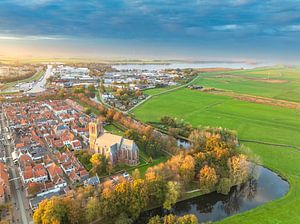 Elburg alte Stadtmauer im Herbst von oben gesehen