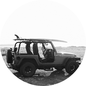 Coole Californische surfauto met surfplank van Dagmar Pels