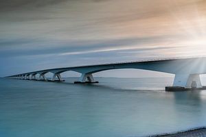 Le pont de Zeeland, le plus long pont des Pays-Bas, dans la province néerlandaise de Zeeland.