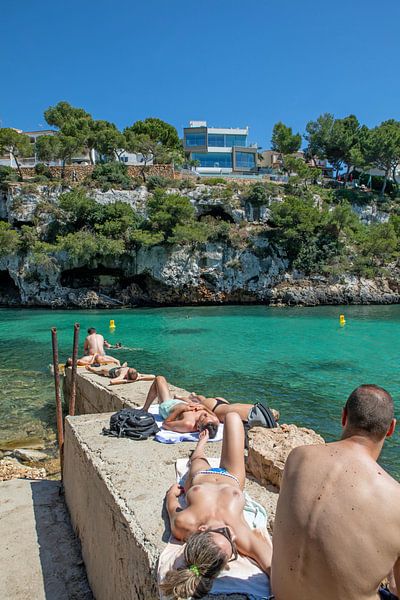 Plaisirs de la baignade à la Playa de Cala Pi (Majorque) par t.ART