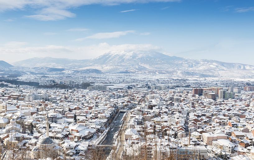 Winterpanorama van Prizren, Kosovo van Besa Art