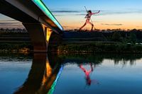 Vreedzame Krijger bij fietsersbrug Venlo