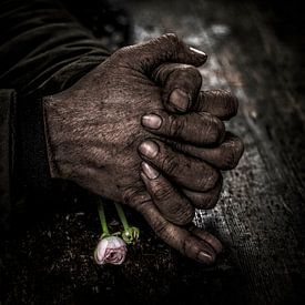 folded hands by Jiske Wijmans @Artistieke Fotografie