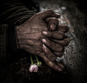 mains croisées sur Jiske Wijmans @Artistieke Fotografie