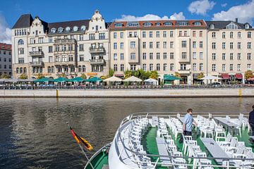 Berlijn - Reichstag kade aan de rivier de Spree van t.ART