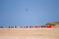 Vliegers boven het strand van Texel. par Margreet van Beusichem Aperçu