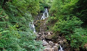 Torc Waterfall ist ein Wasserfall am Fuße des Torc Mountain