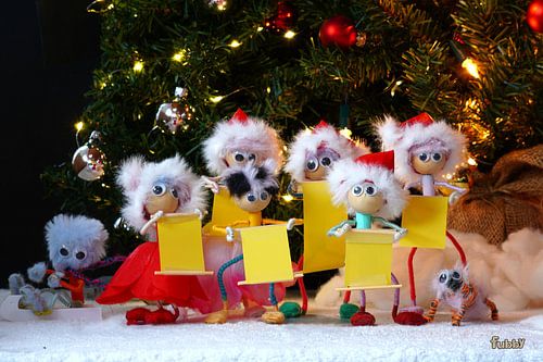 Fubby's forming a Christmas choir and singing Christmas songs.