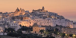 Panorama et coucher de soleil à Ostuni, Pouilles, Italie