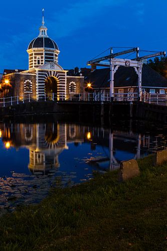 Morspoort  Leiden in het licht van de maan by Leanne lovink