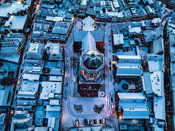 Zwolse Peperbus kerktoren tijdens een koude winter zonsopgang van Sjoerd van der Wal Fotografie