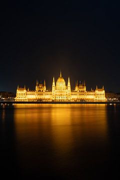 Hongaars parlement bij nacht van Endre Lommatzsch