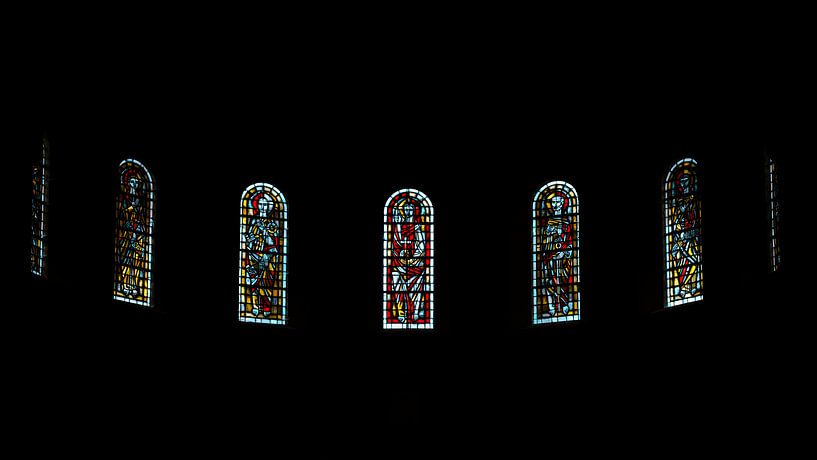 Glas-in-lood ramen van Cathedrale in Langres, Frankrijk op een zwarte achtergrond van Bart Snels