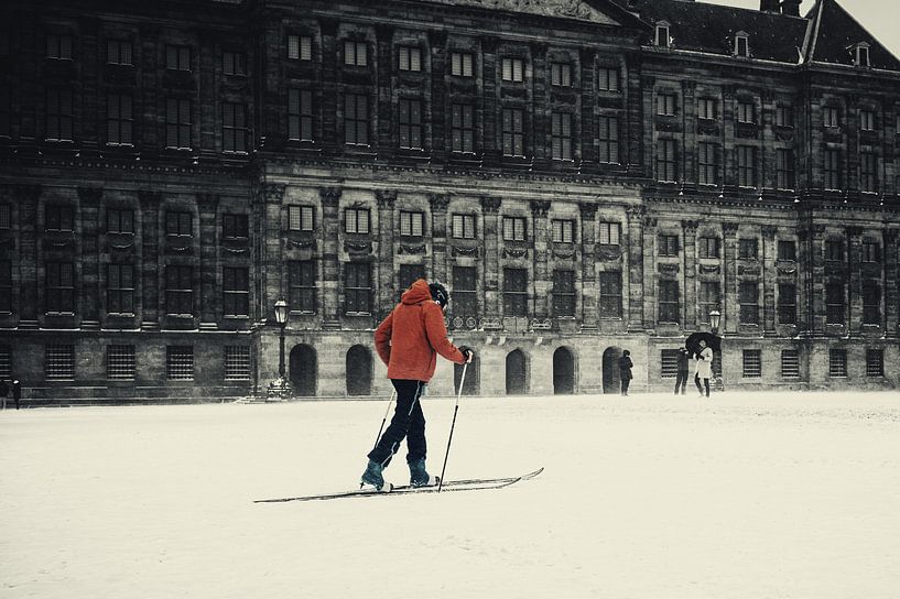 Cross-country skiing on Dam Square by Tom Elst
